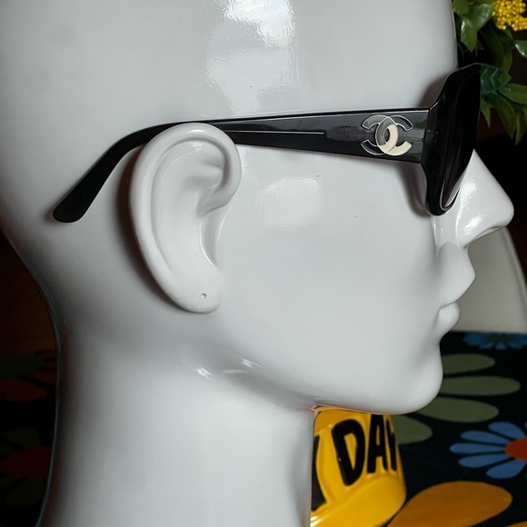 CHANEL SUNGLASSES - Picture 3 of 8